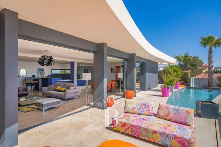 Image No.3-5 Bed House for sale