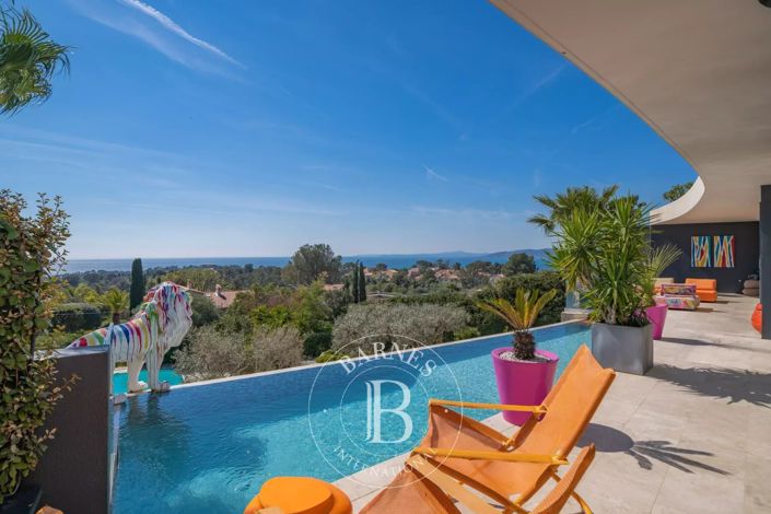 Image No.7-5 Bed House for sale