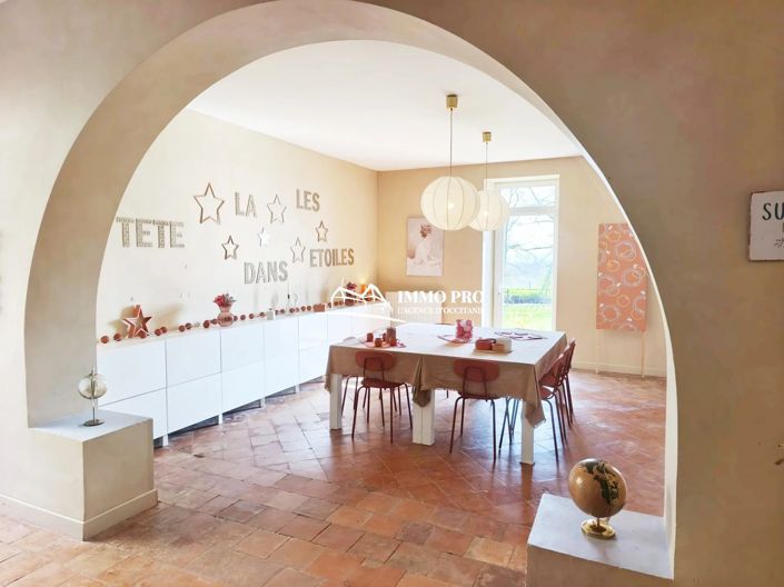 Image No.6-8 Bed House for sale