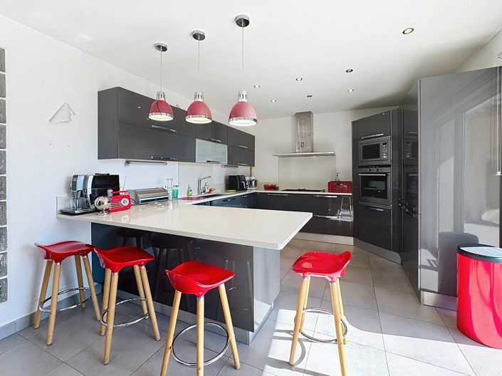 Image No.10-4 Bed House for sale