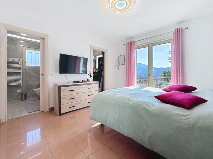 Image No.14-4 Bed House for sale