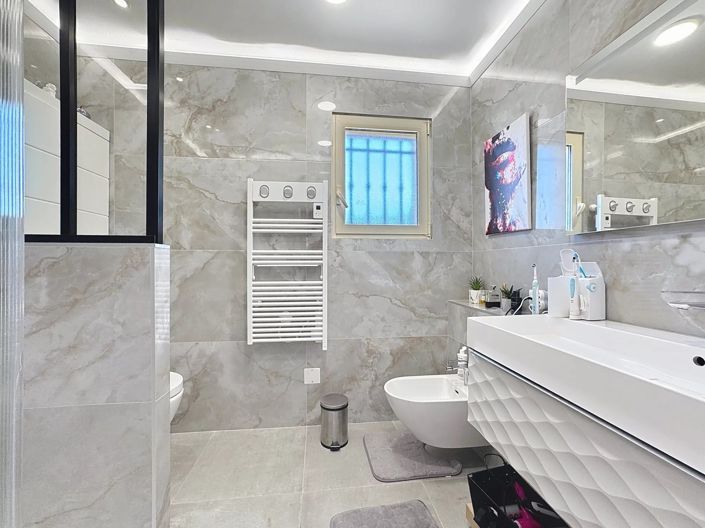 Image No.15-4 Bed House for sale