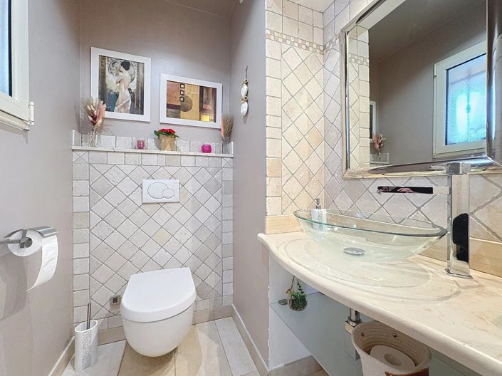 Image No.17-4 Bed House for sale