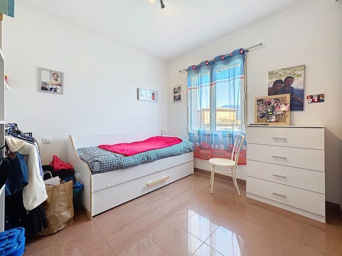 Image No.18-4 Bed House for sale