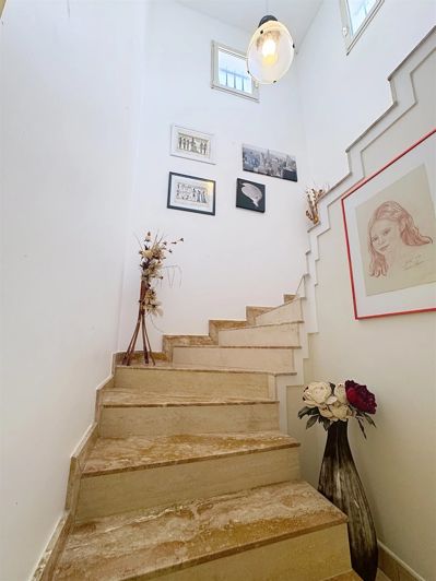 Image No.20-4 Bed House for sale