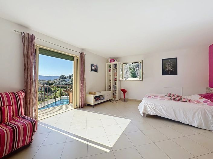 Image No.22-4 Bed House for sale