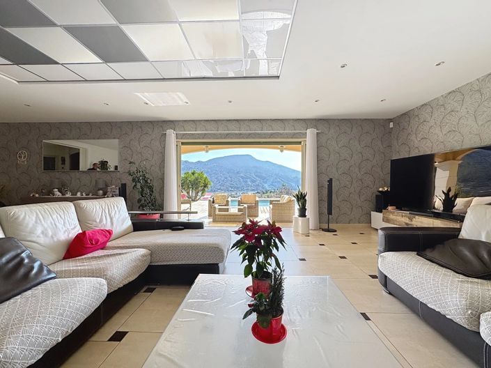 Image No.4-4 Bed House for sale