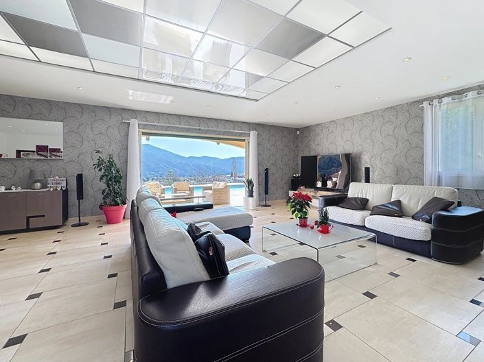 Image No.9-4 Bed House for sale