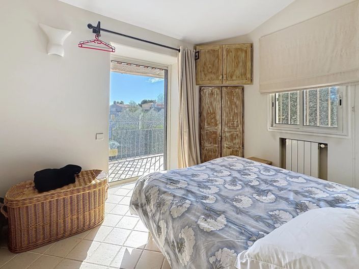 Image No.11-3 Bed House for sale