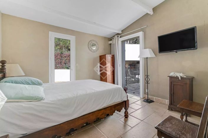 Image No.12-4 Bed House for sale