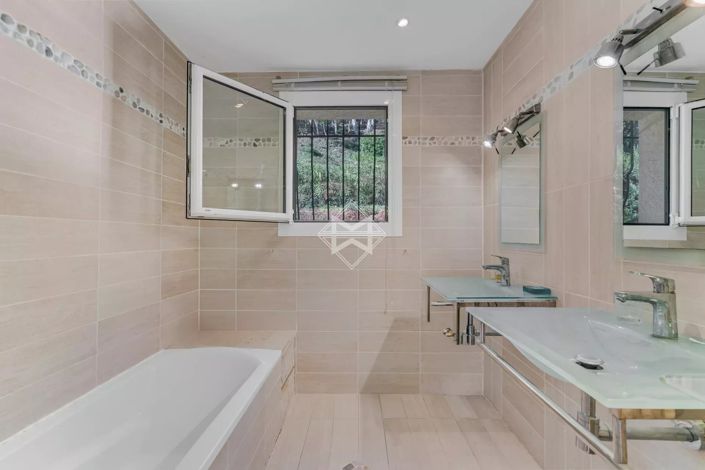 Image No.16-4 Bed House for sale