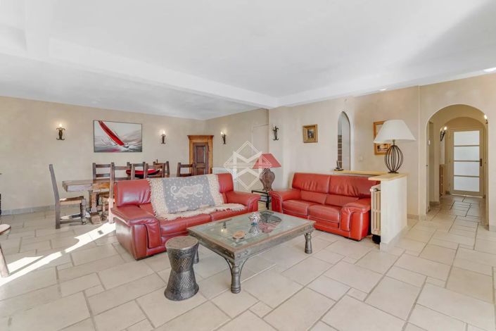 Image No.8-4 Bed House for sale