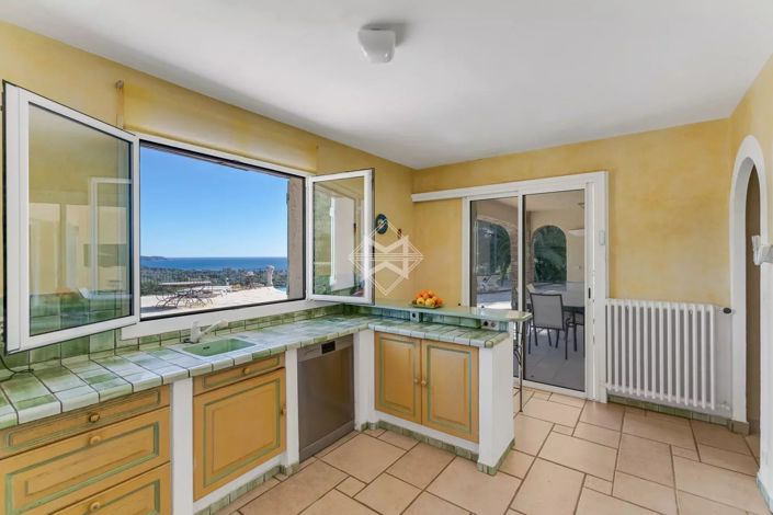 Image No.9-4 Bed House for sale