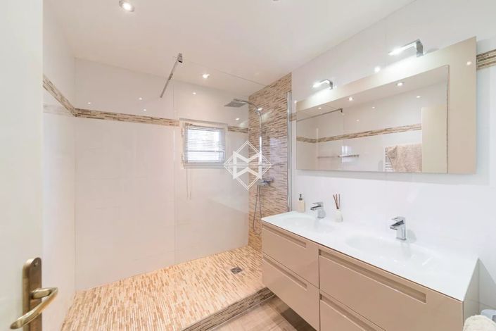 Image No.7-5 Bed Apartment for sale