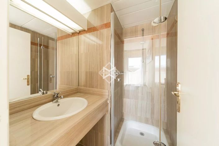 Image No.9-5 Bed Apartment for sale