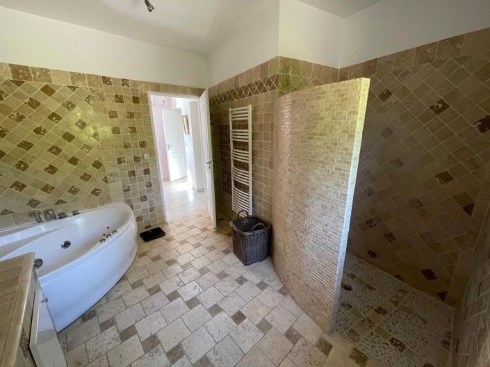 Image No.13-6 Bed House for sale