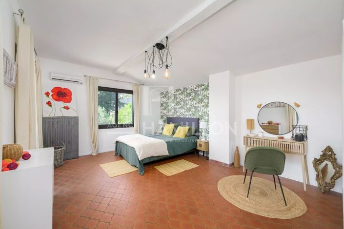 Image No.10-3 Bed House for sale