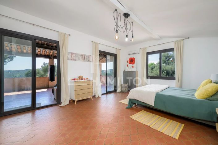 Image No.11-3 Bed House for sale