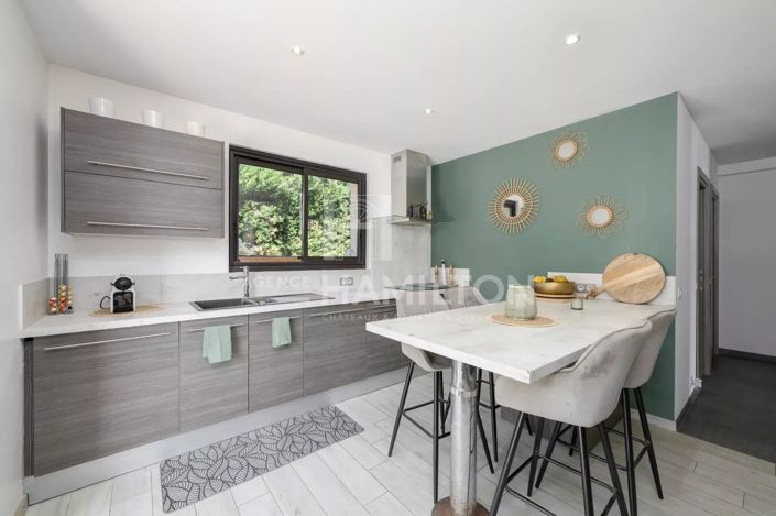 Image No.8-3 Bed House for sale