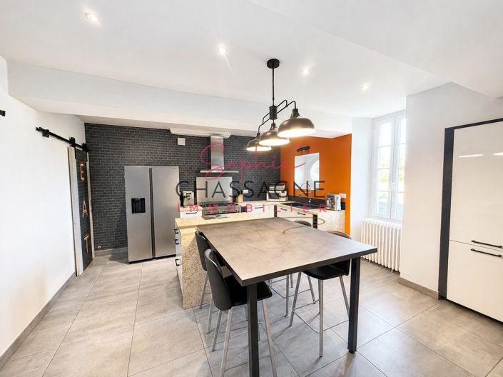Image No.8-6 Bed House for sale