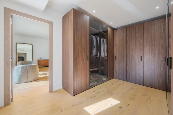 Image No.11-5 Bed House for sale
