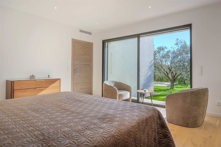 Image No.12-5 Bed House for sale
