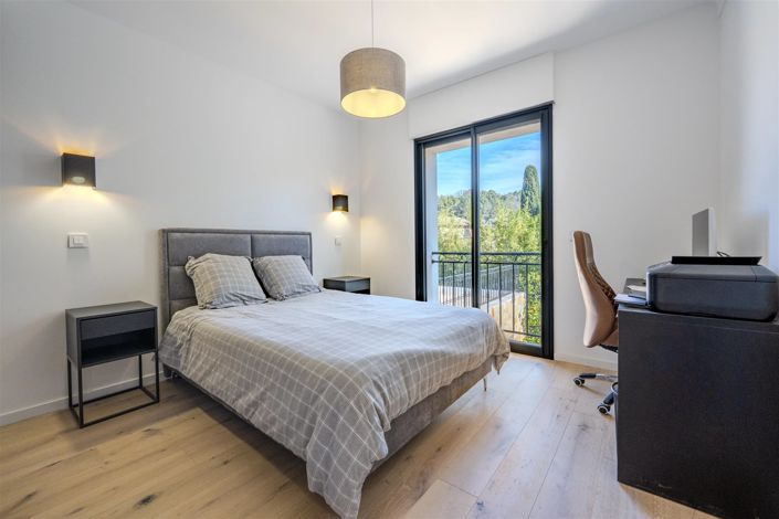 Image No.14-5 Bed House for sale