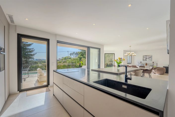 Image No.4-5 Bed House for sale