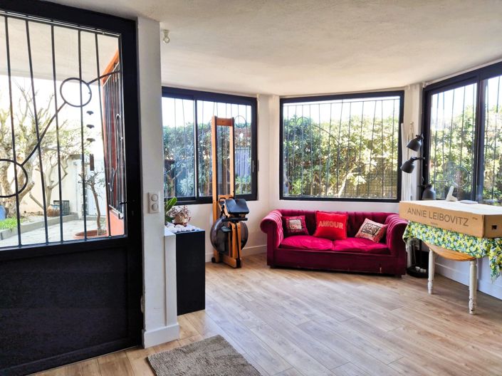Image No.16-6 Bed House for sale