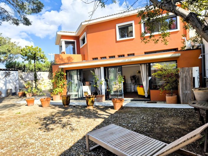 Image No.18-6 Bed House for sale