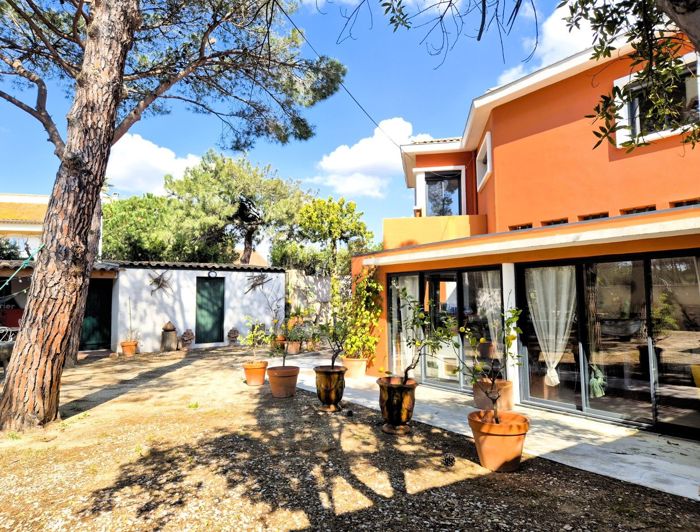 Image No.20-6 Bed House for sale