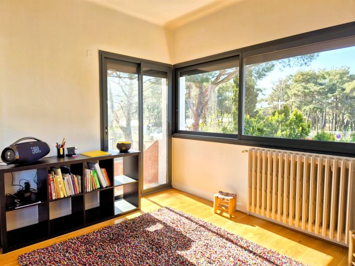 Image No.8-6 Bed House for sale