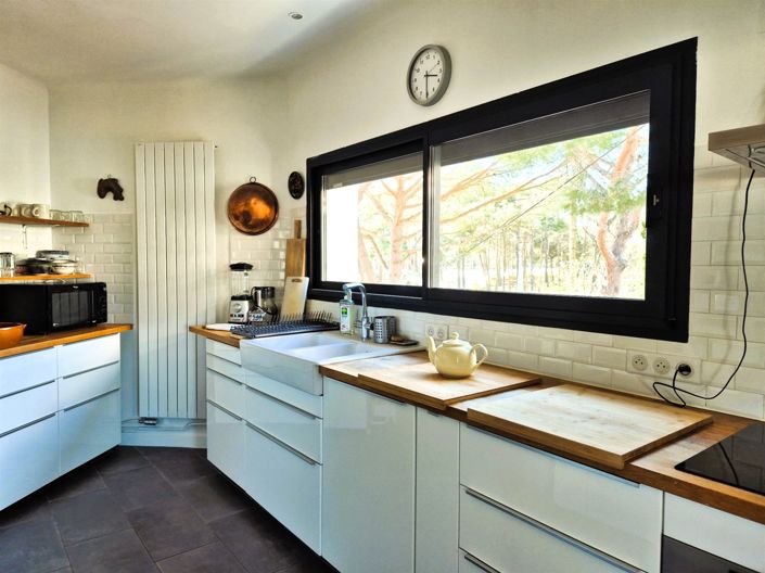 Image No.8-6 Bed House for sale