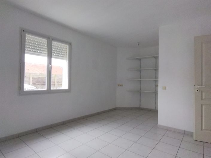 Image No.4-2 Bed House for sale