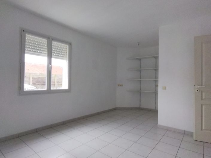 Image No.5-2 Bed House for sale