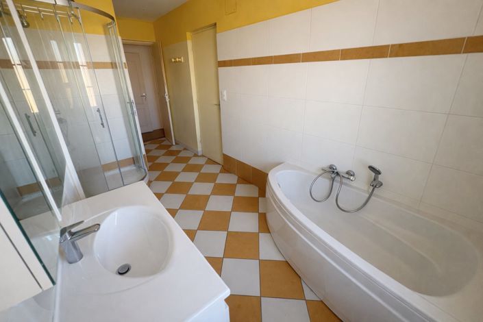 Image No.7-Appartement de 5 chambres à vendre à Les Herbiers