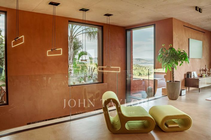 Image No.6-5 Bed House for sale