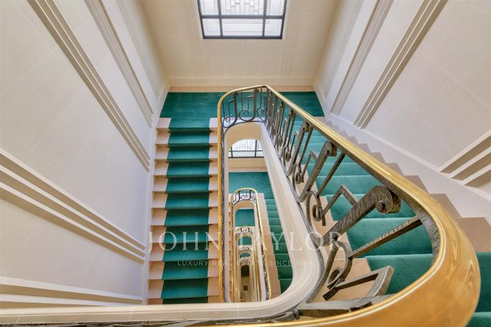 Image No.21-5 Bed Apartment for sale