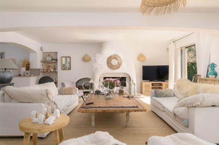 Image No.6-4 Bed House for sale