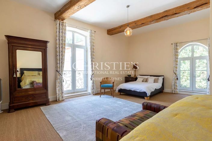 Image No.17-5 Bed Property for sale