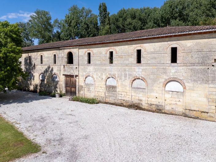 Image No.24-5 Bed Property for sale