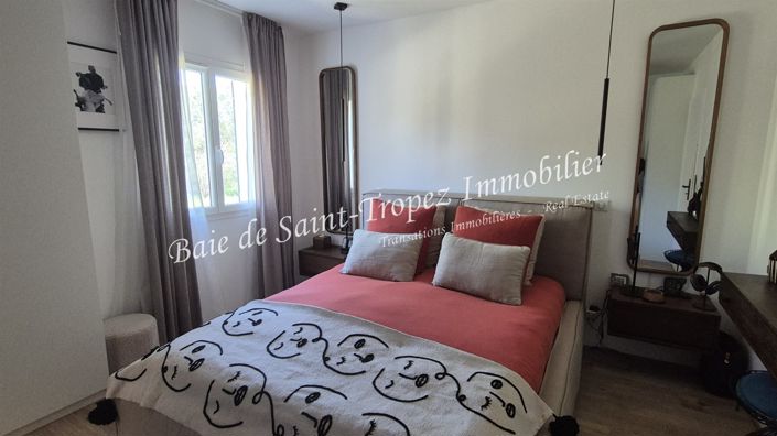 Image No.16-4 Bed House for sale