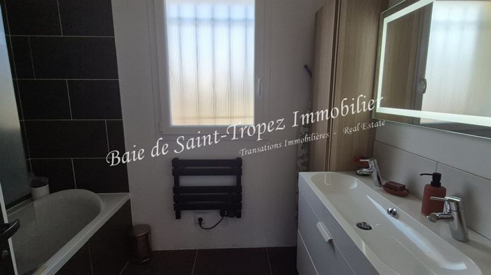 Image No.20-4 Bed House for sale