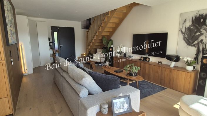 Image No.7-4 Bed House for sale