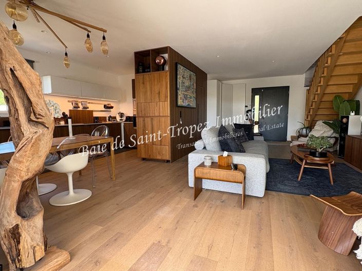 Image No.8-4 Bed House for sale