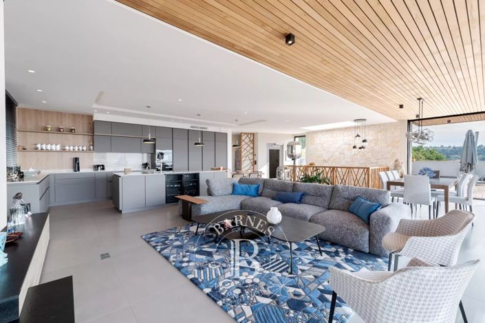 Image No.11-5 Bed House for sale