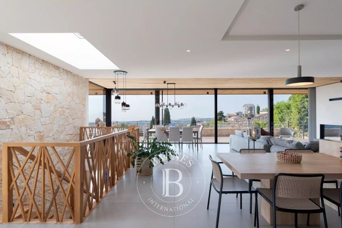 Image No.12-5 Bed House for sale