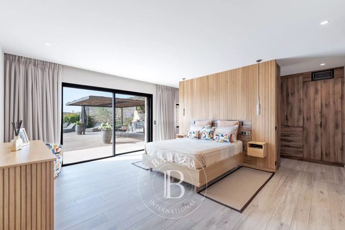 Image No.16-5 Bed House for sale