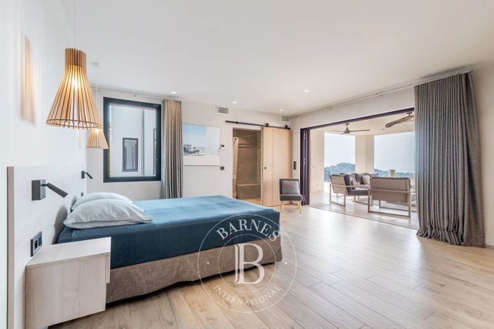 Image No.18-5 Bed House for sale