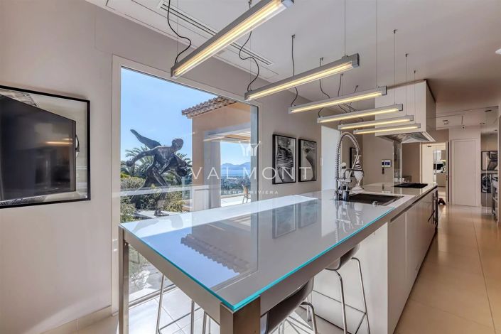 Image No.8-7 Bed House for sale